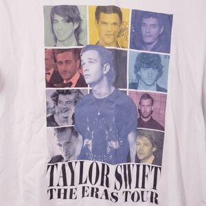 Levi's Taylor Swift Eras Tour Boyfriend Relaxed Fit Graphic Tee Size Small